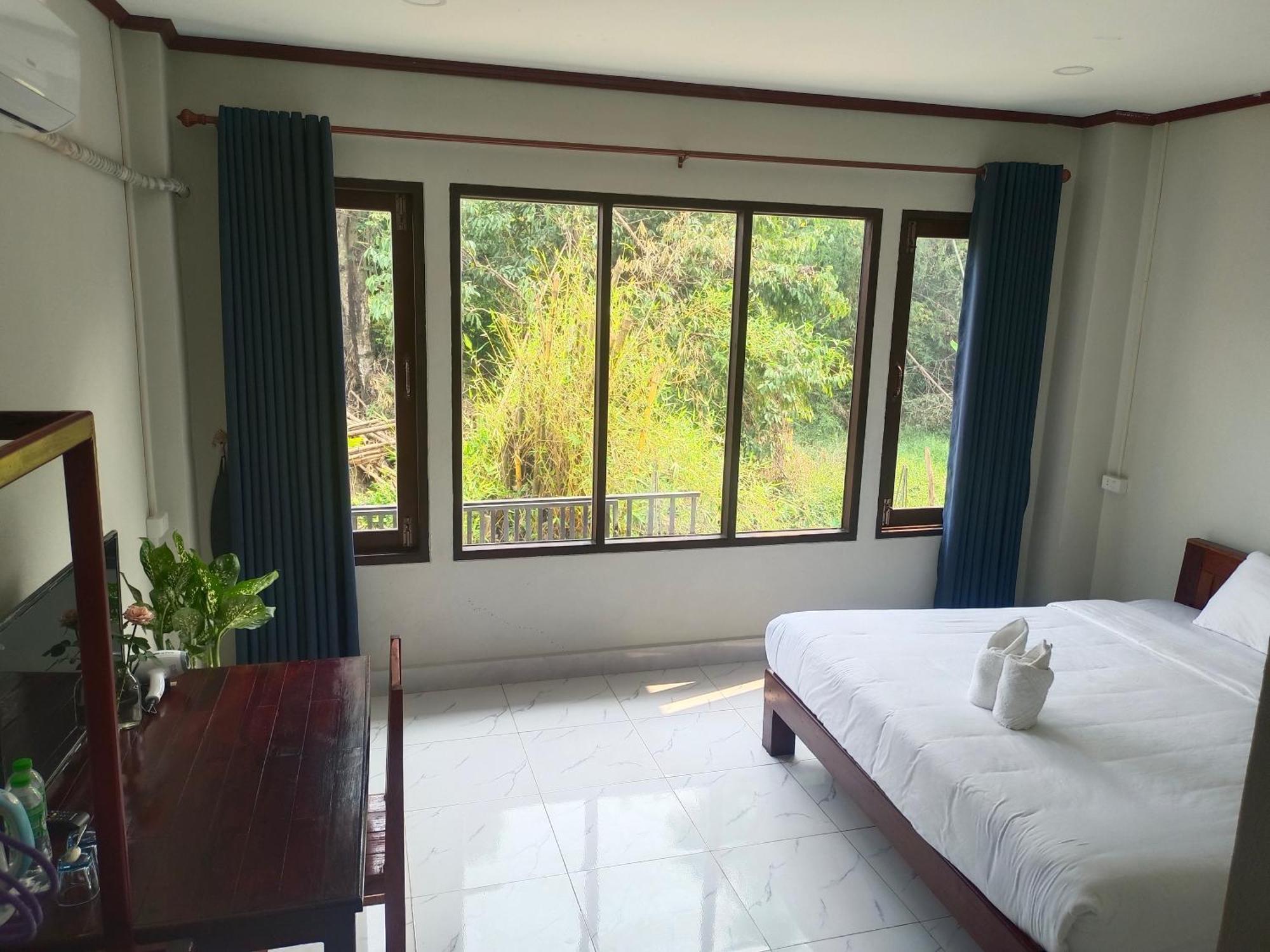 Vang Vieng Champa Hotel エクステリア 写真