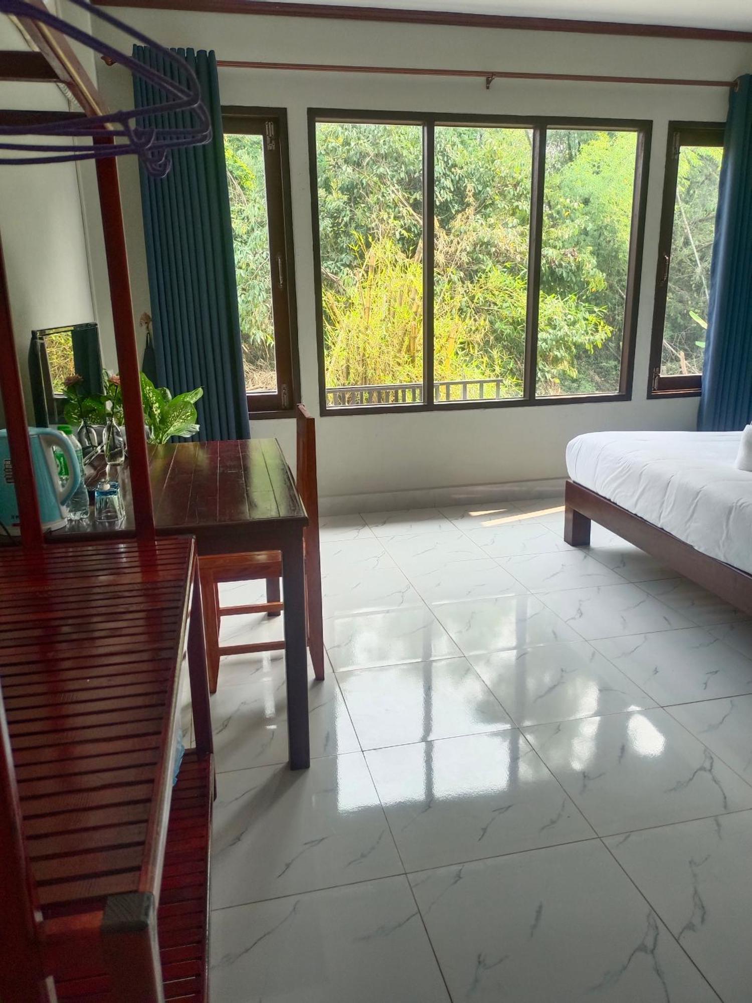 Vang Vieng Champa Hotel エクステリア 写真