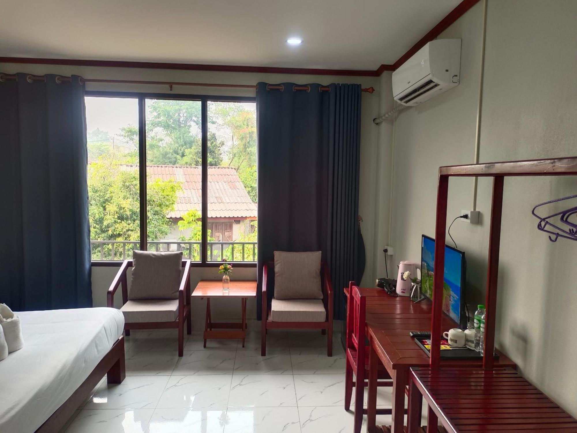 Vang Vieng Champa Hotel エクステリア 写真