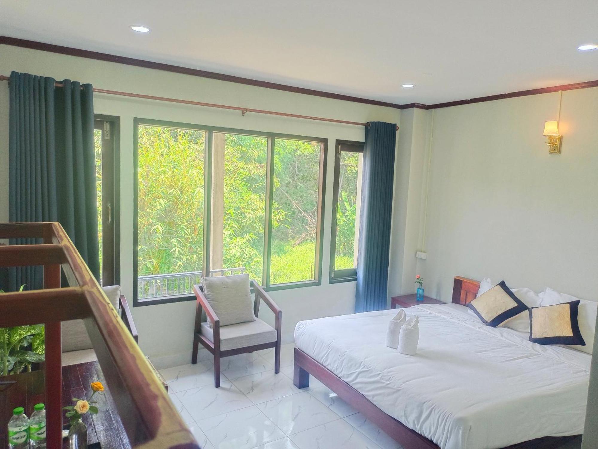 Vang Vieng Champa Hotel エクステリア 写真
