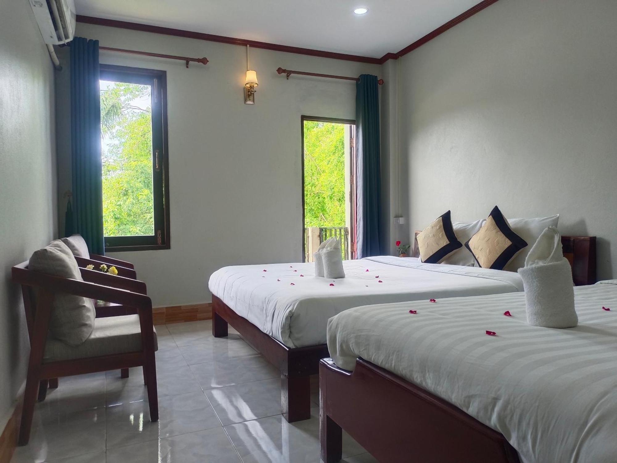 Vang Vieng Champa Hotel エクステリア 写真
