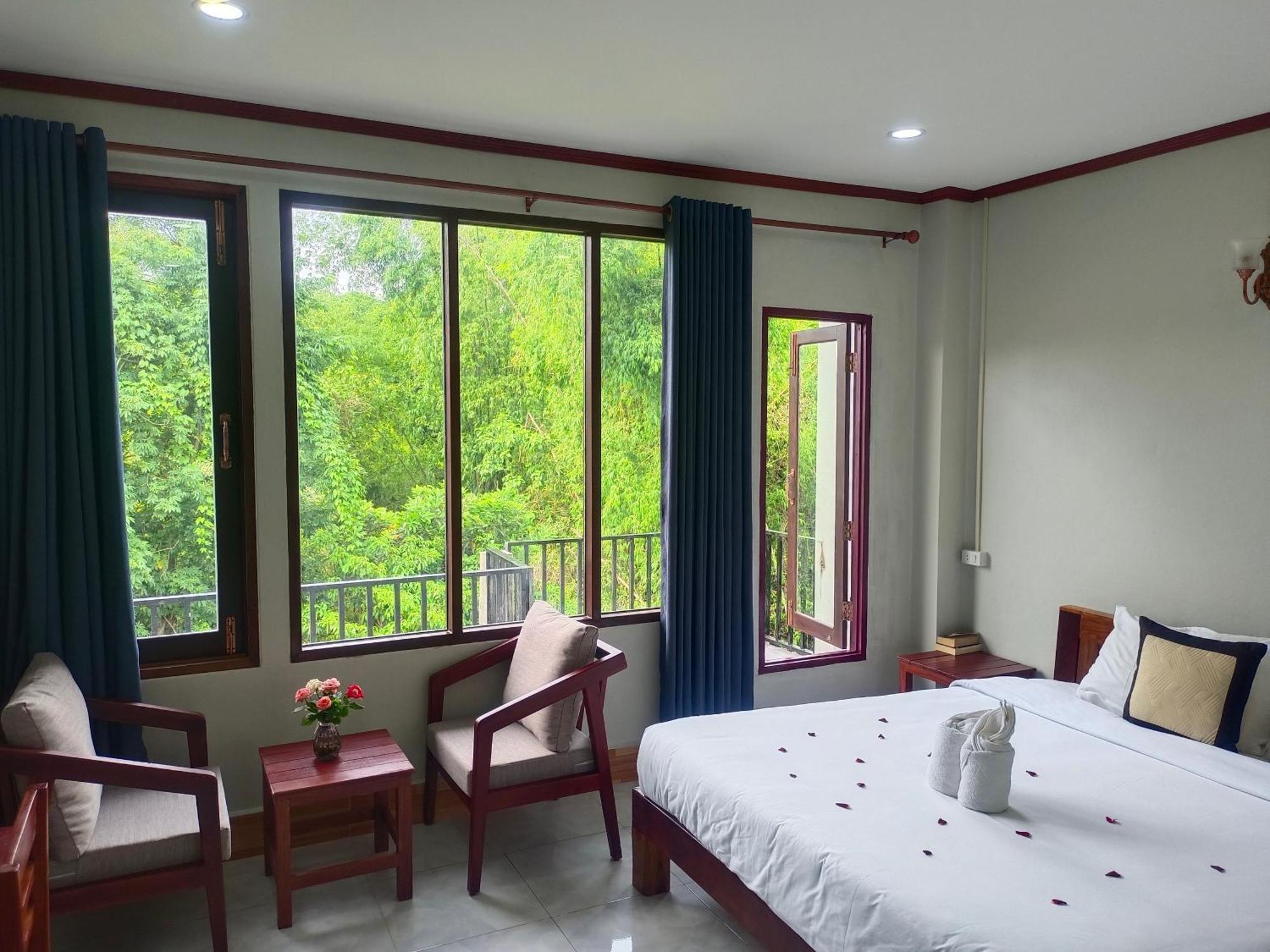 Vang Vieng Champa Hotel エクステリア 写真