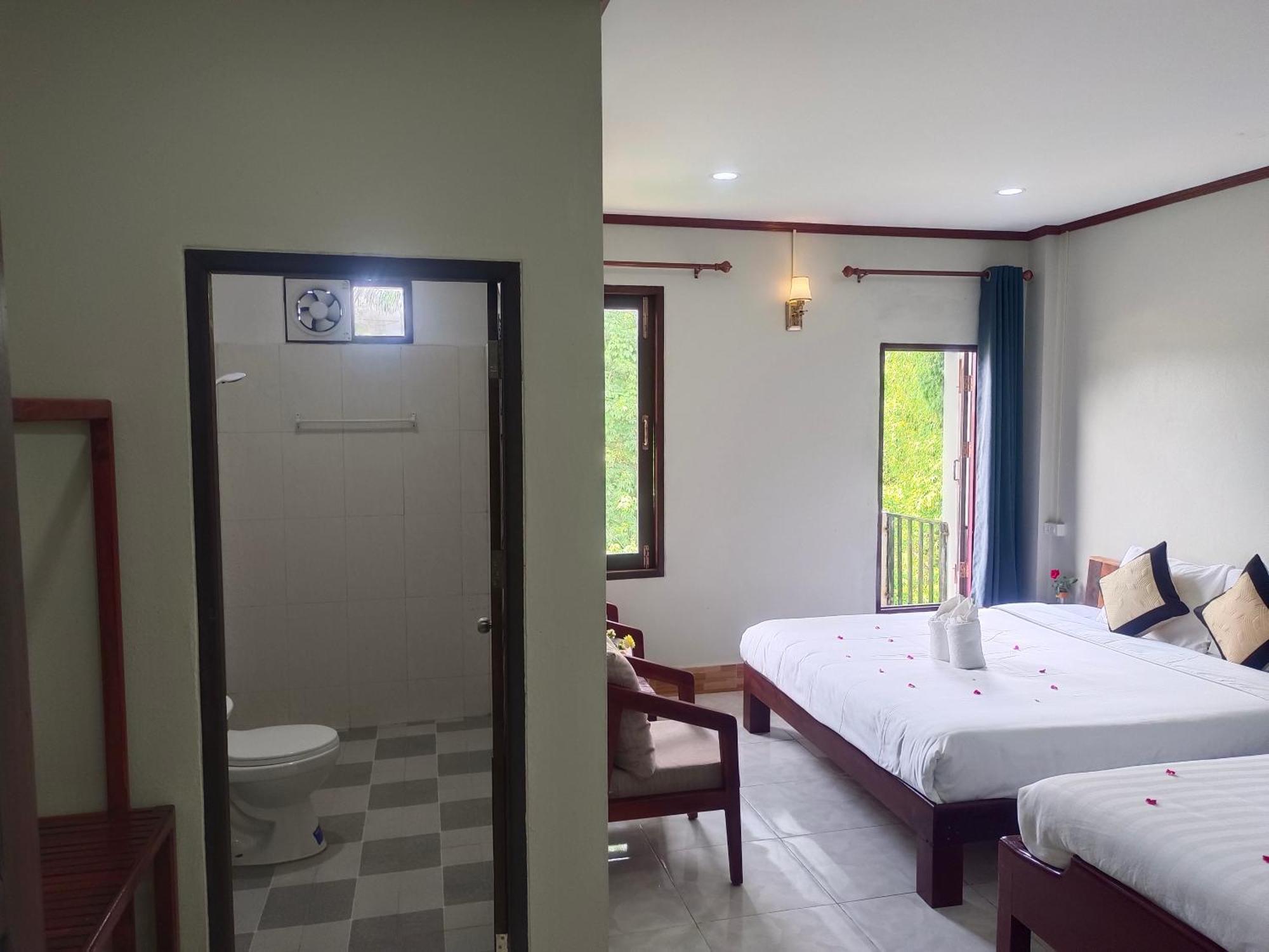 Vang Vieng Champa Hotel エクステリア 写真