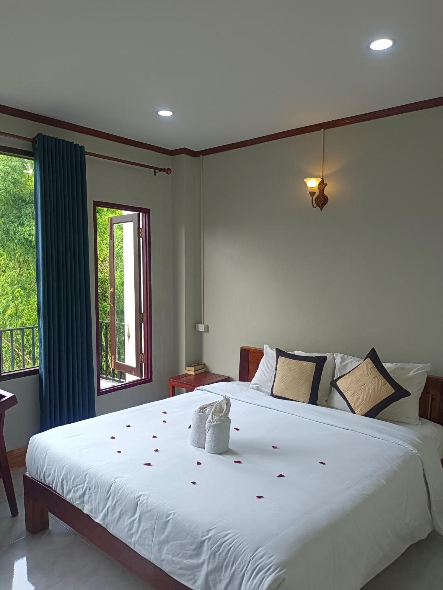 Vang Vieng Champa Hotel エクステリア 写真