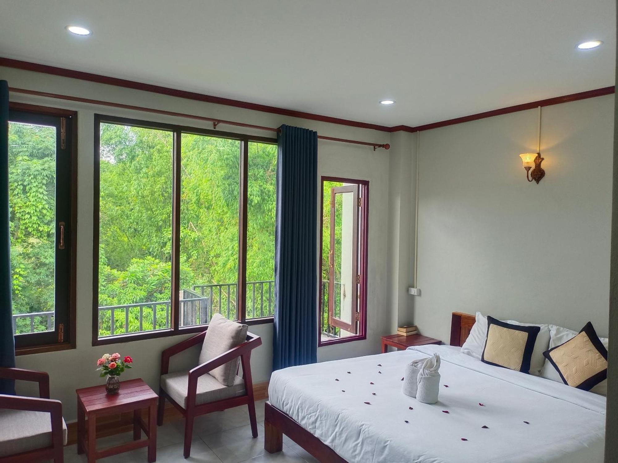 Vang Vieng Champa Hotel エクステリア 写真
